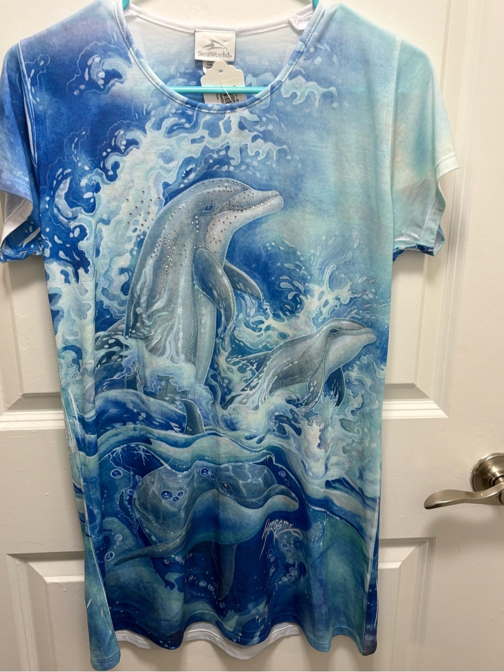 SeaWorld Blinged Dolphin Graphic Tee - Blue Ocean Print. NWT. - Picture 13 of 15